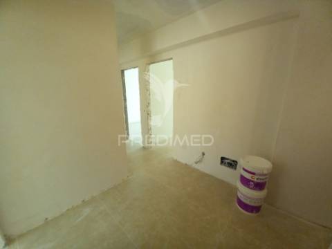 Apartamento t2 remodelado no carregado