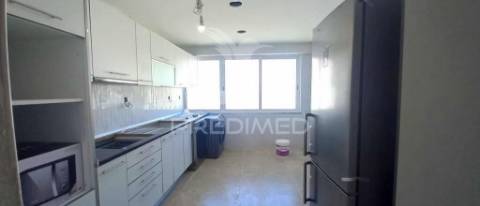 Apartamento t2 remodelado no carregado