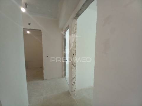Apartamento t2 remodelado no carregado