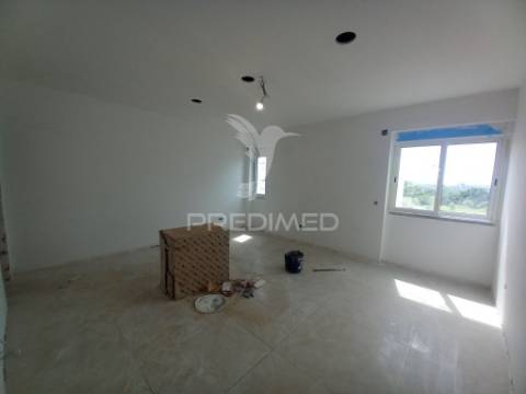 Apartamento t2 remodelado no carregado