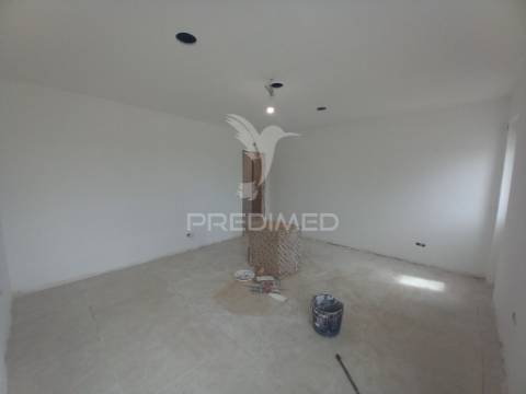 Apartamento t2 remodelado no carregado