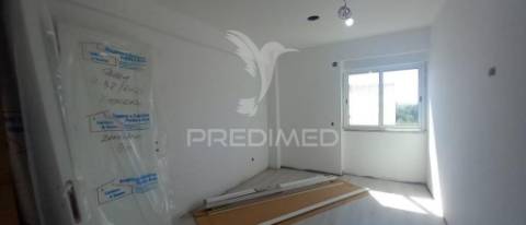 Apartamento t2 remodelado no carregado