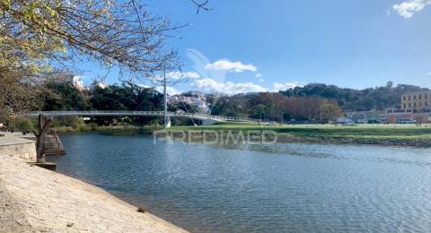 Herdade confinante com rio mira, em odemira