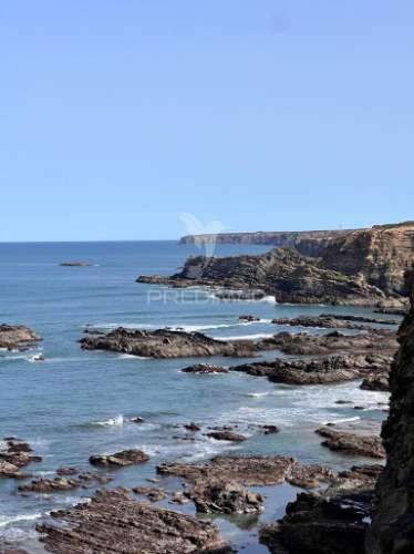 Herdade confinante com rio mira, em odemira