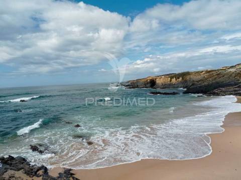Herdade confinante com rio mira, em odemira