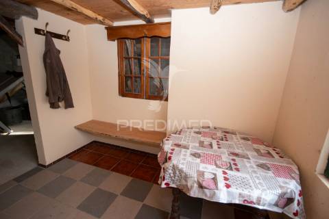 Quintinha junto à barragem da teja