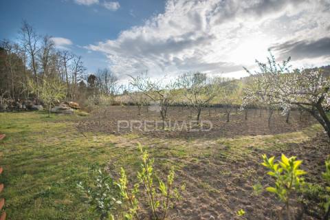 Quintinha junto à barragem da teja