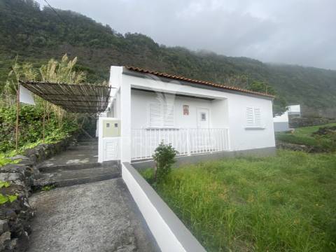 Moradia t2 , fajã das almas