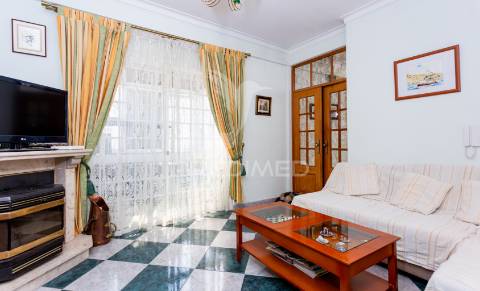 Espaçoso t4 no feijó, almada