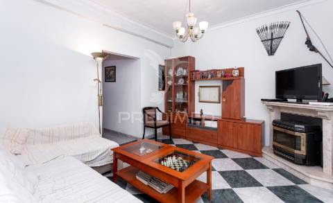 Espaçoso t4 no feijó, almada