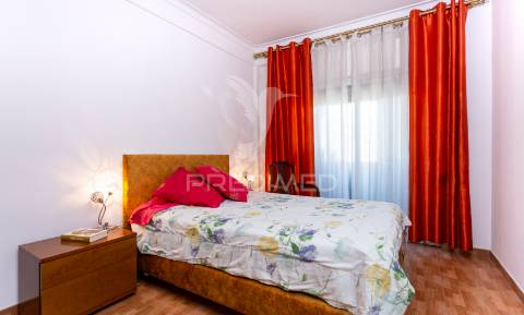 Espaçoso t4 no feijó, almada