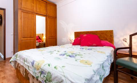 Espaçoso t4 no feijó, almada