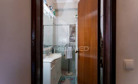 Espaçoso t4 no feijó, almada