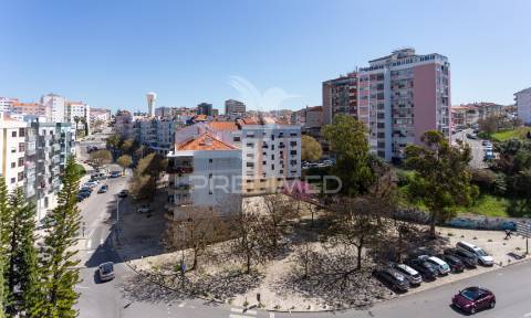 Espaçoso t4 no feijó, almada