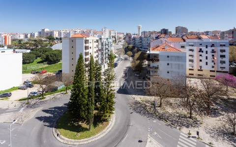 Espaçoso t4 no feijó, almada
