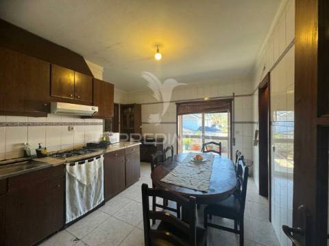 Moradia individual t3+1 com comércio