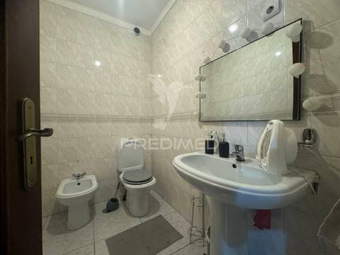 Moradia individual t3+1 com comércio