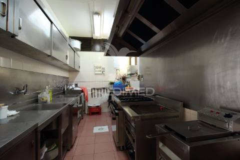 Lojas/restaurante em almada