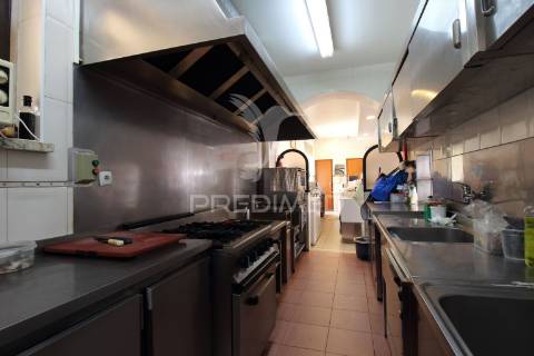 Lojas/restaurante em almada