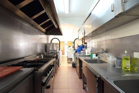 Lojas/restaurante em almada