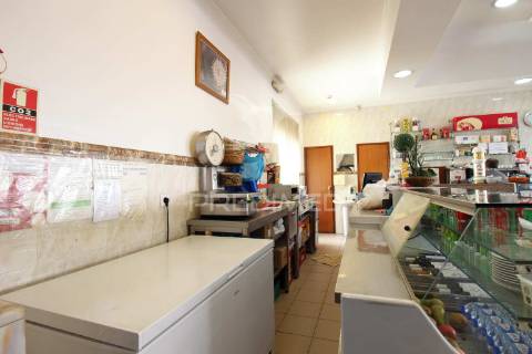 Lojas/restaurante em almada