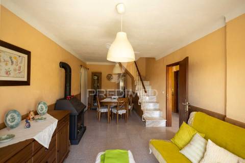 Moradia t2 com quintal e garagem