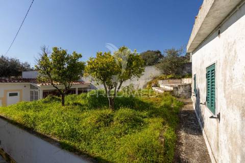 Moradia t2 com quintal e garagem