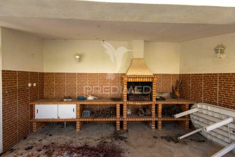 Moradia t2 com quintal e garagem