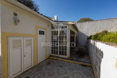 Moradia t2 com quintal e garagem