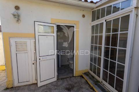 Moradia t2 com quintal e garagem