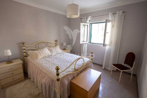 Moradia t2 com quintal e garagem