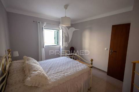 Moradia t2 com quintal e garagem