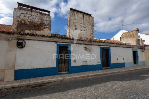 3 moradias com logradouro de 2750m2, em bencatel