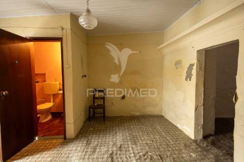 3 moradias com logradouro de 2750m2, em bencatel