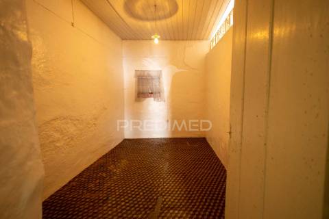 3 moradias com logradouro de 2750m2, em bencatel