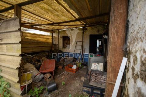 3 moradias com logradouro de 2750m2, em bencatel