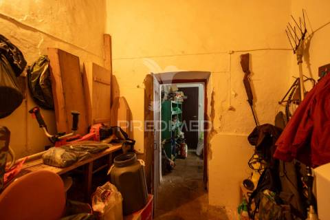 3 moradias com logradouro de 2750m2, em bencatel