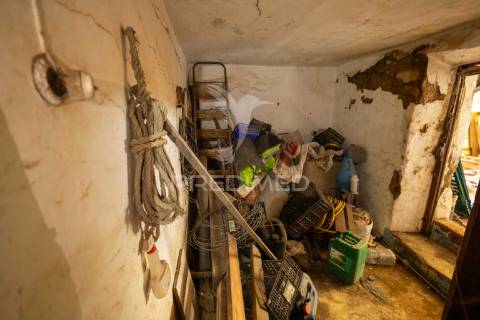 3 moradias com logradouro de 2750m2, em bencatel