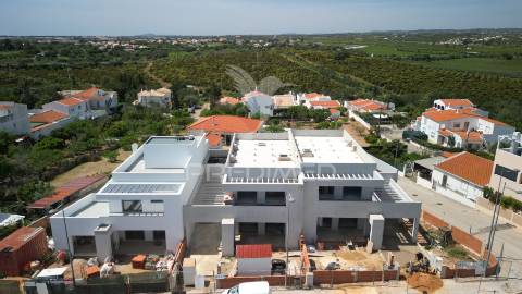 Moradia t3 com piscina perto da praia e campos de golfe