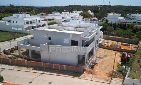 Moradia t3 com piscina perto da praia e campos de golfe