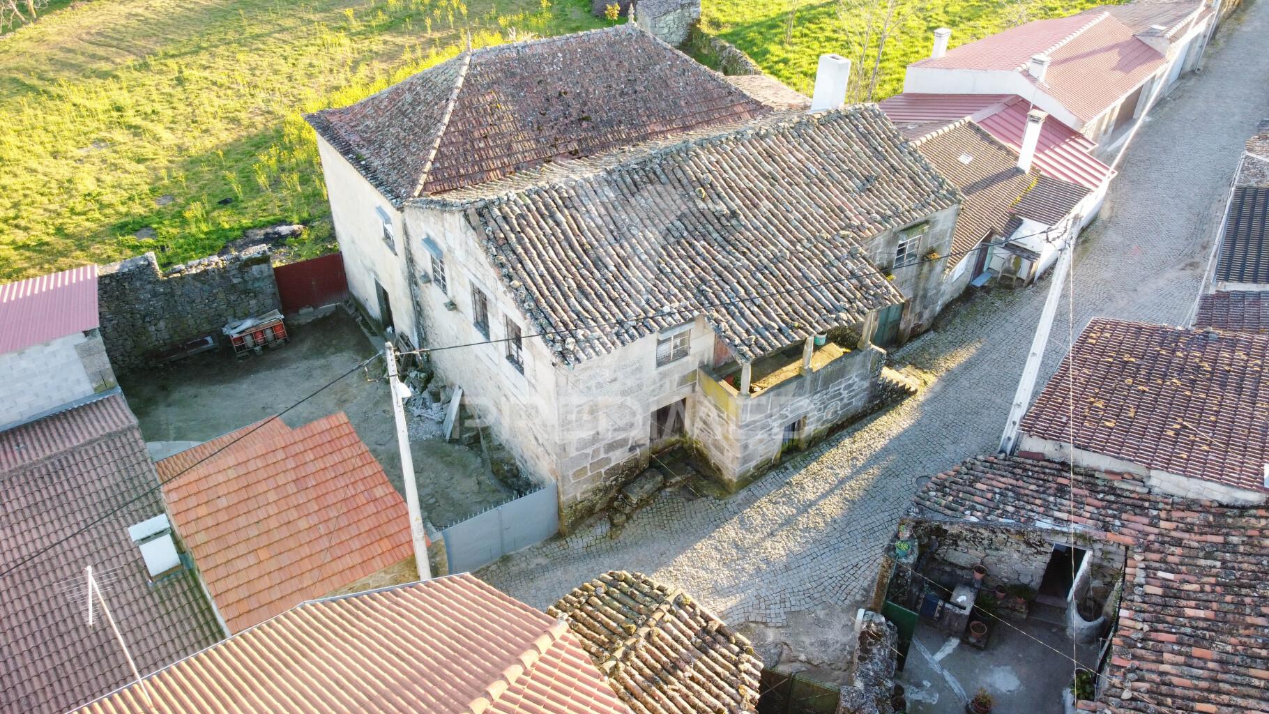 Moradia na torre do terrenho para reabilitar