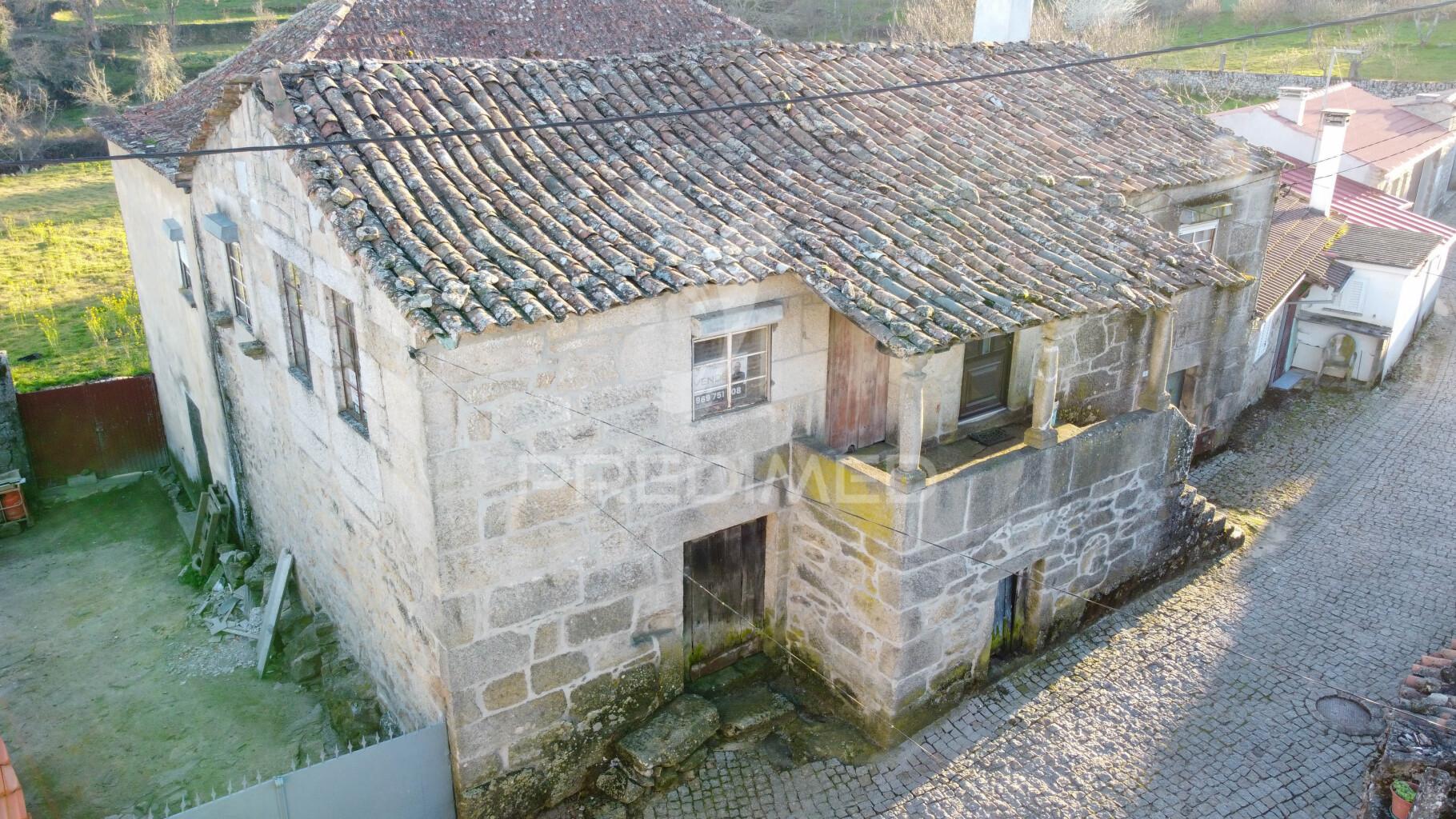 Moradia na torre do terrenho para reabilitar