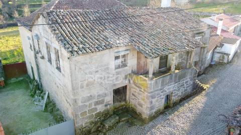 Moradia na torre do terrenho para reabilitar