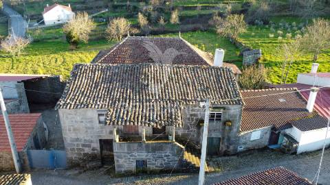 Moradia na torre do terrenho para reabilitar