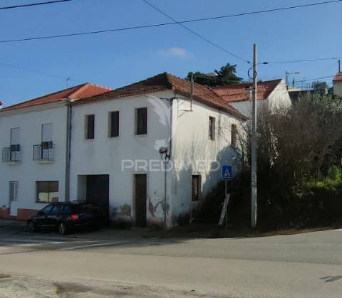 Moradia t2 para recuperar - vila moreira, alcanena