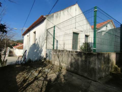 Moradia t2 para recuperar - vila moreira, alcanena