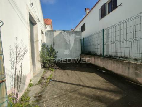 Moradia t2 para recuperar - vila moreira, alcanena