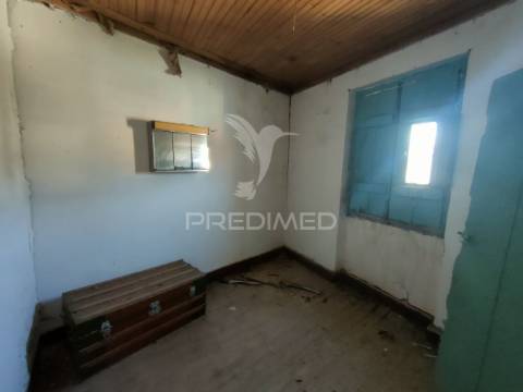 Moradia t2 para recuperar - vila moreira, alcanena