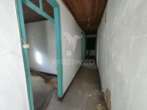 Moradia t2 para recuperar - vila moreira, alcanena