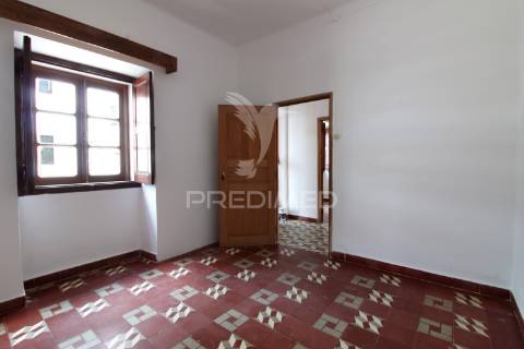 Moradia antiga t3 com logradouro em santa clara-a-velha